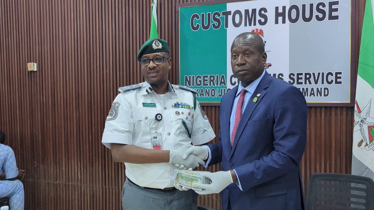 EFCC probes two suspects over undeclared $461,600 at Kano Airport