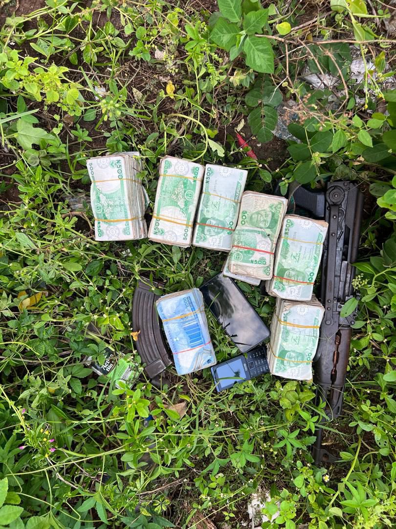 Ogun: Police kill kidnapping kingpin, recover, AK-47 rifle, N2m cash