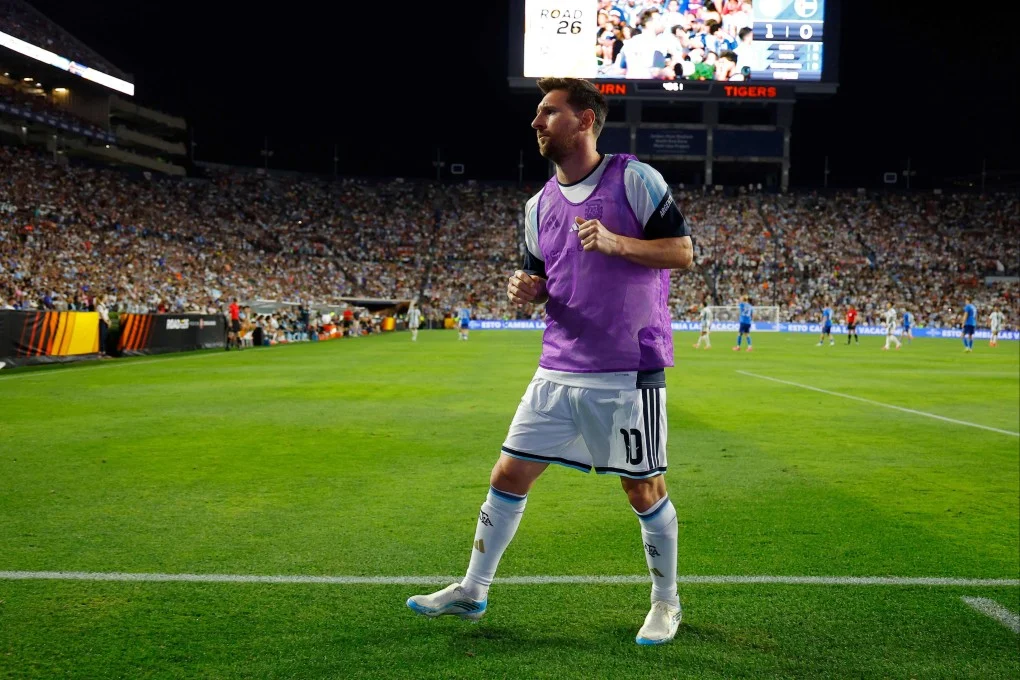 Messi returns from injury, fires Argentina past Iceland in W