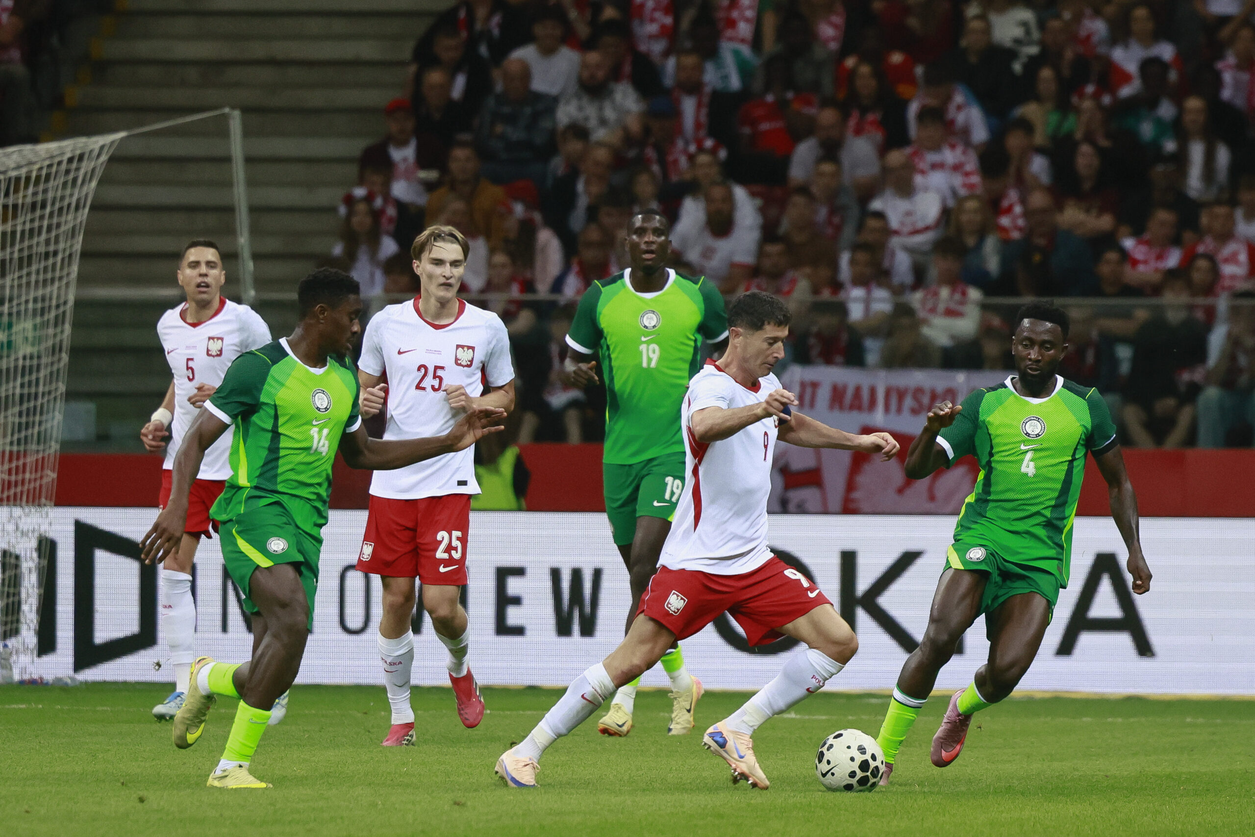 Poland snatch late draw against Nigeria in Warsaw thriller