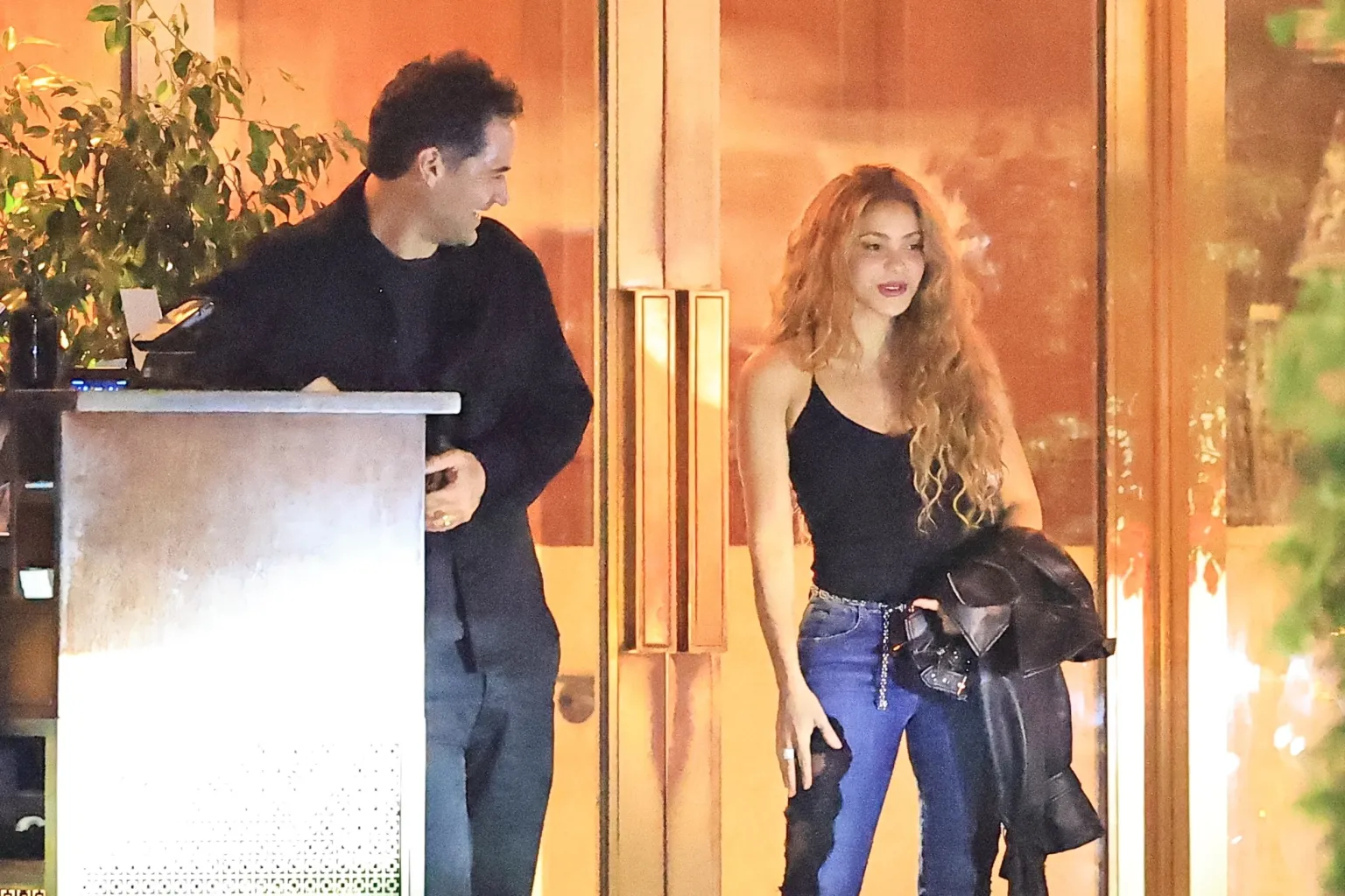 Shakira sparks dating rumours with actor Manuel Garcia-Rulfo