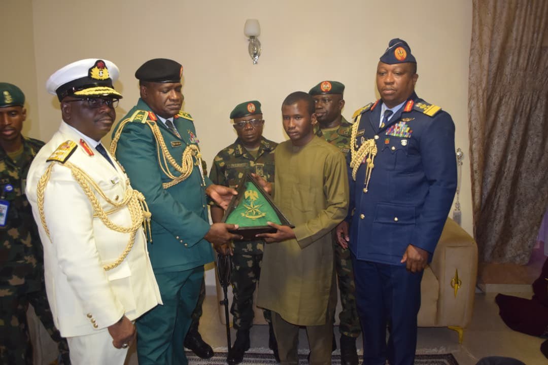 DHQ delegation presents a National Flag to the family in honour of the deceased senior officer’s dedicated service and sacrifice to the nation to the family of late Rabe Abubakar