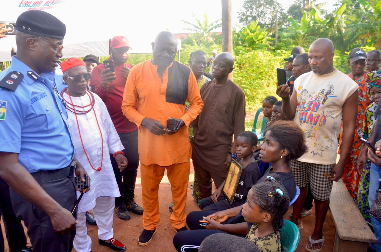 An operative of the Edo State Security Corps (ESSC), Stanley Emeni, has been killed by suspected kidnappers during rescue operation