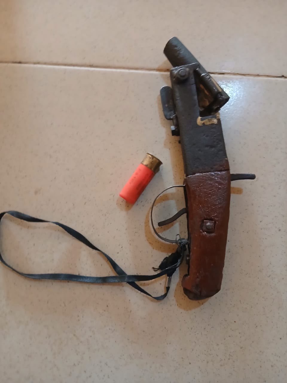 Police nab 27-year-old alleged cult gang member, Yusuf Lamina Adigun with locally made pistol loaded with live cartridge in Lagos State.